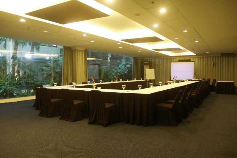 Aston Tropicana Hotel Bandung Extérieur photo