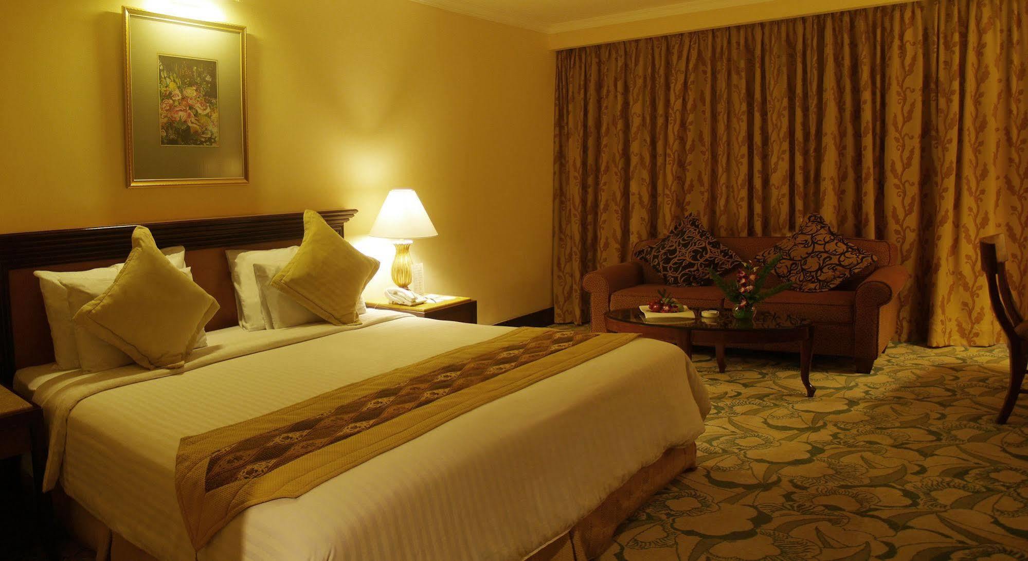 Aston Tropicana Hotel Bandung Extérieur photo
