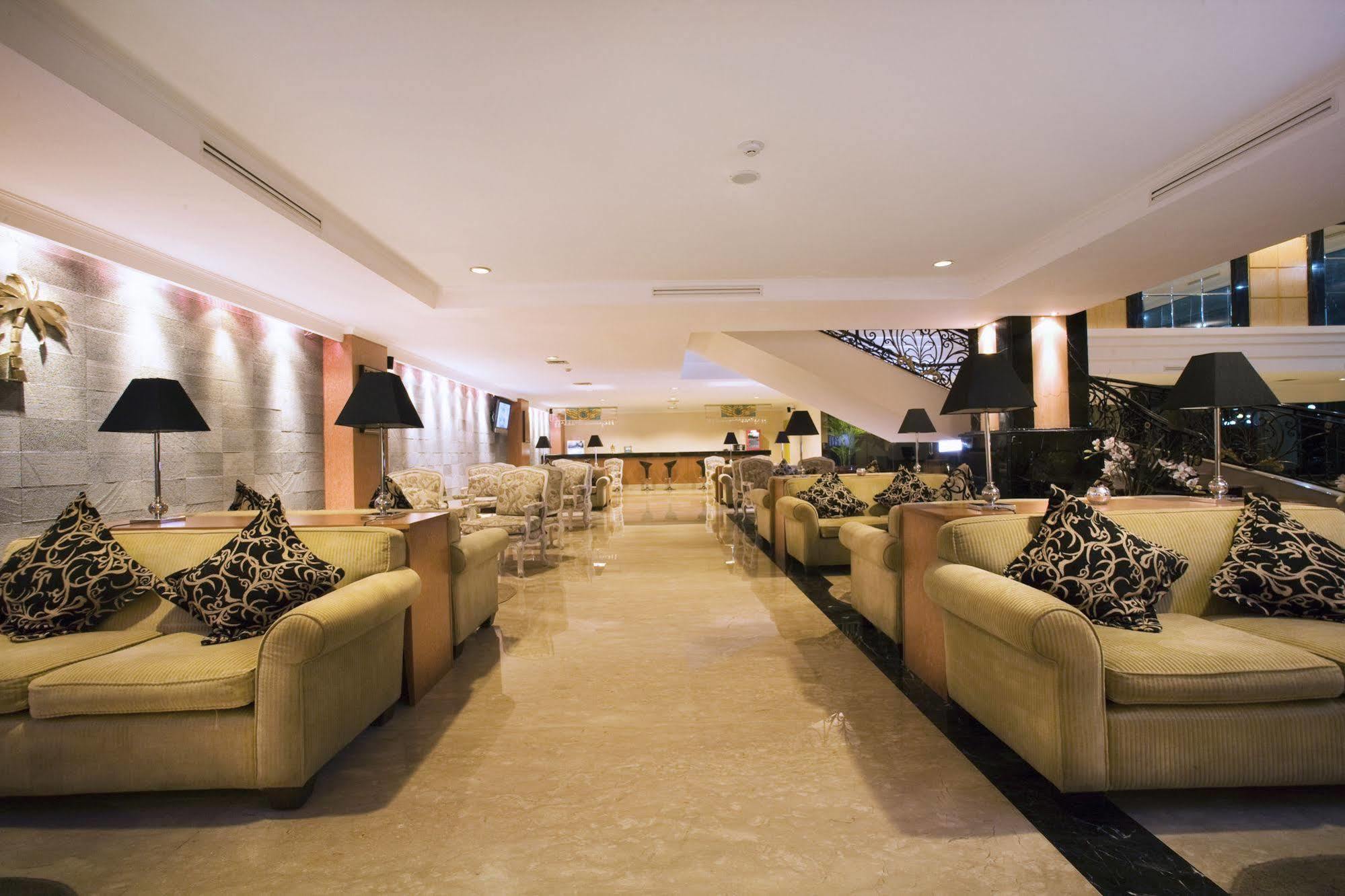 Aston Tropicana Hotel Bandung Extérieur photo