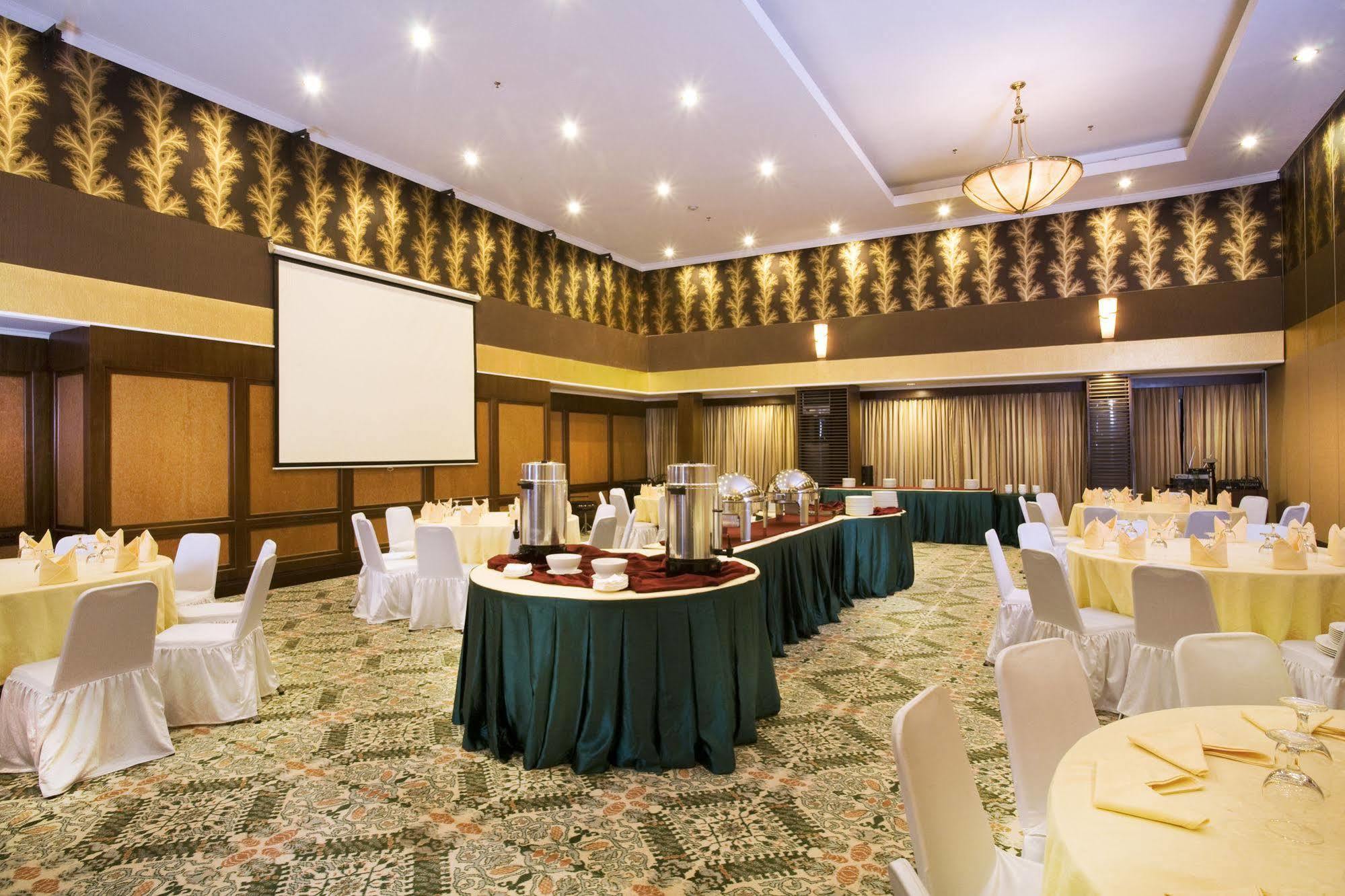 Aston Tropicana Hotel Bandung Extérieur photo